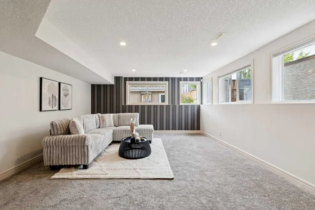 3611 Parkhill Street SW Calgary AB T2T 1T7