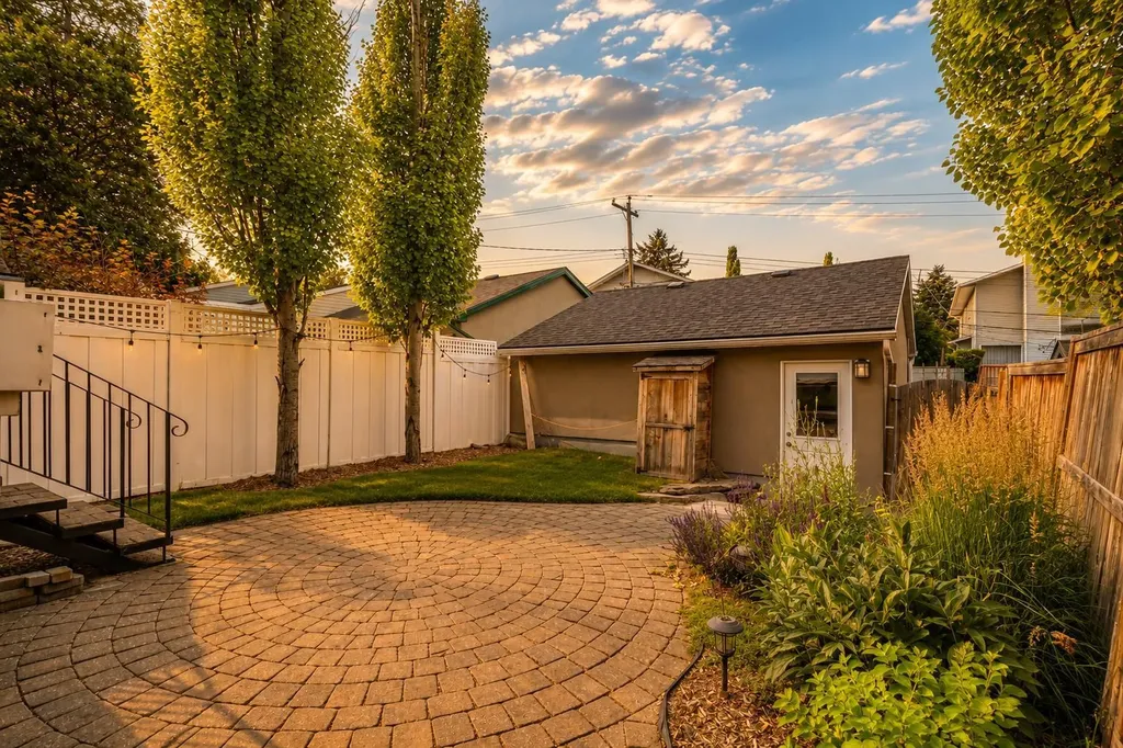 3611 Parkhill Street SW Calgary AB T2T 1T7