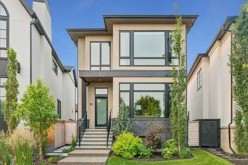 78 Valour Circle SW Calgary AB T3E 7W4