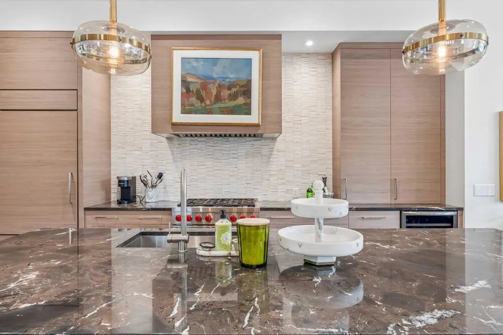 78 Valour Circle SW Calgary AB T3E 7W4
