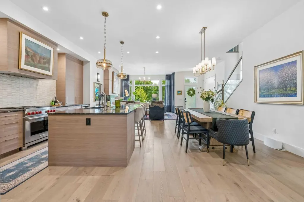 78 Valour Circle SW Calgary AB T3E 7W4
