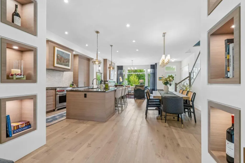 78 Valour Circle SW Calgary AB T3E 7W4