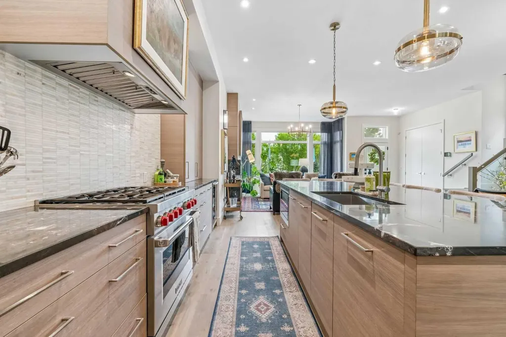 78 Valour Circle SW Calgary AB T3E 7W4
