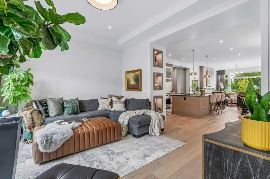 78 Valour Circle SW Calgary AB T3E 7W4