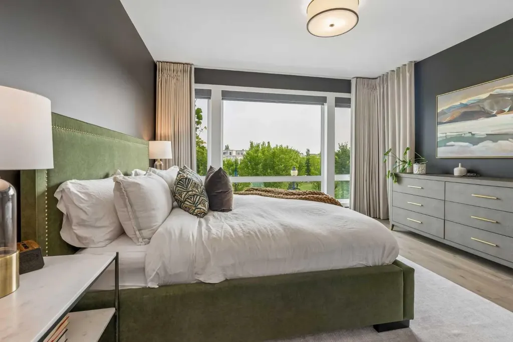 78 Valour Circle SW Calgary AB T3E 7W4