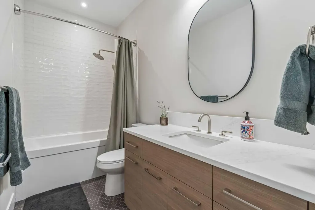 78 Valour Circle SW Calgary AB T3E 7W4
