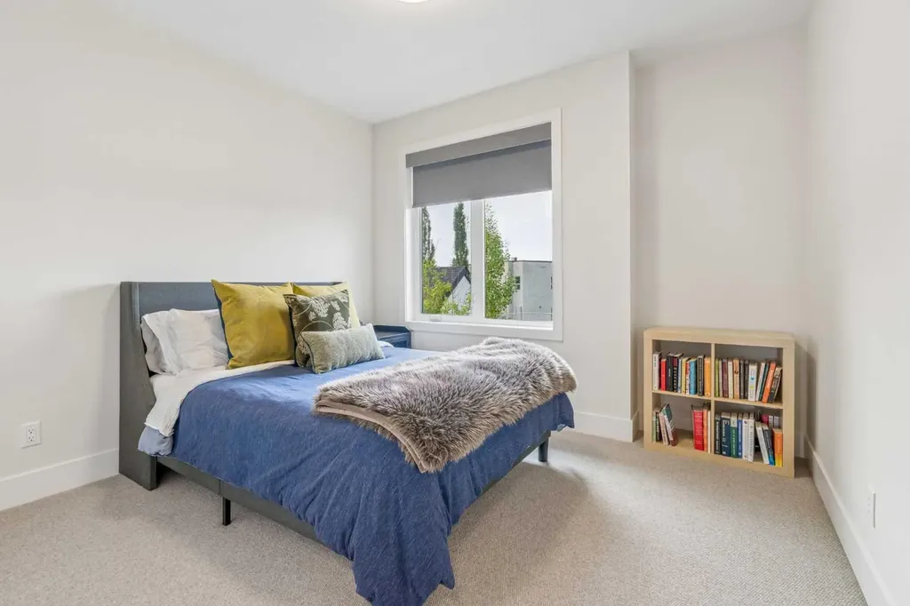 78 Valour Circle SW Calgary AB T3E 7W4