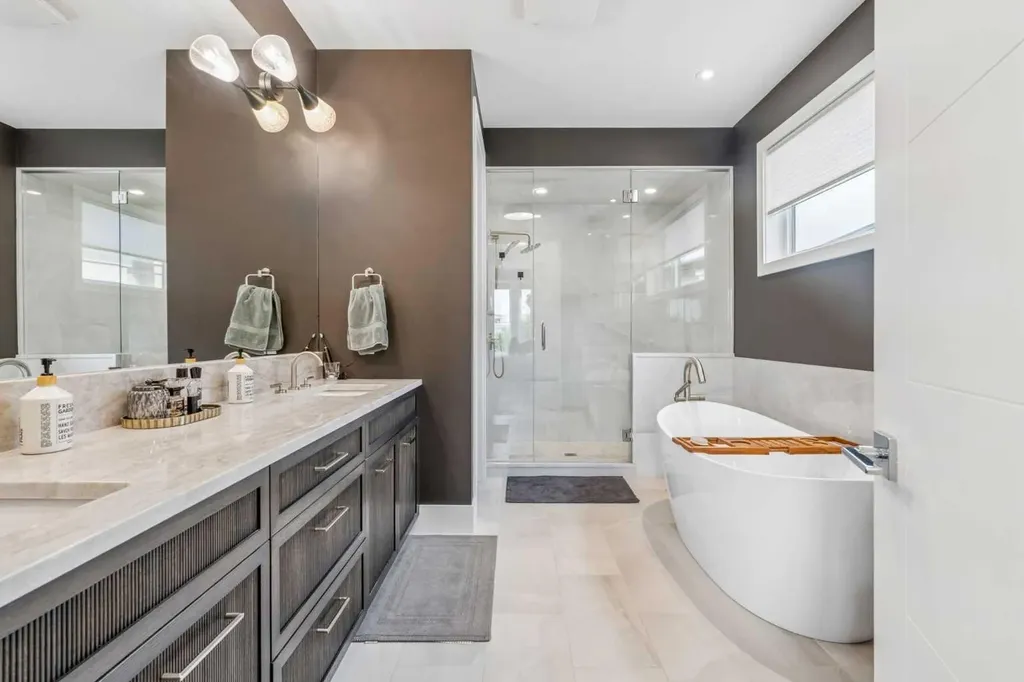 78 Valour Circle SW Calgary AB T3E 7W4
