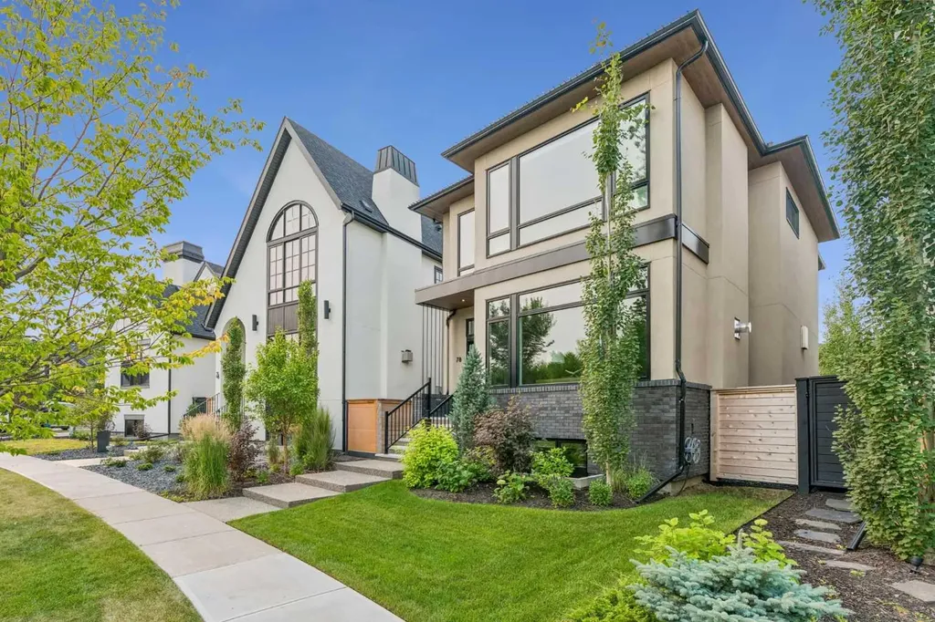 78 Valour Circle SW Calgary AB T3E 7W4