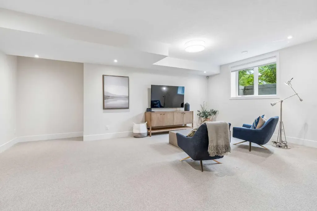 78 Valour Circle SW Calgary AB T3E 7W4