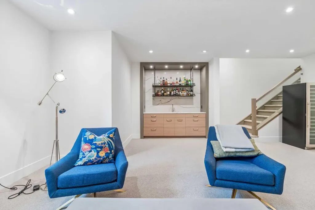 78 Valour Circle SW Calgary AB T3E 7W4