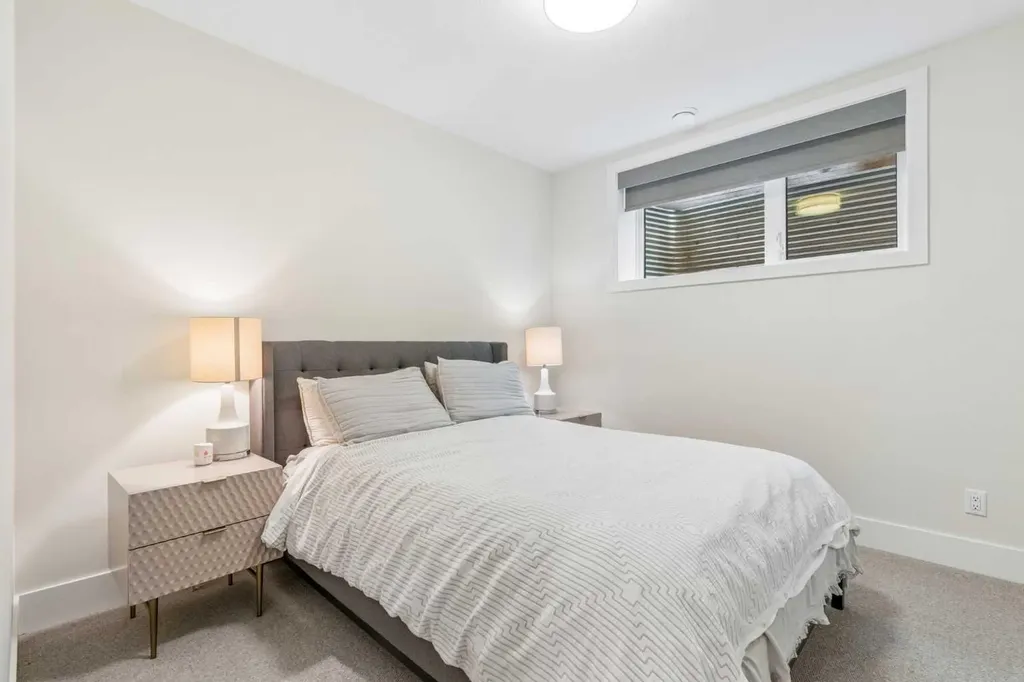 78 Valour Circle SW Calgary AB T3E 7W4