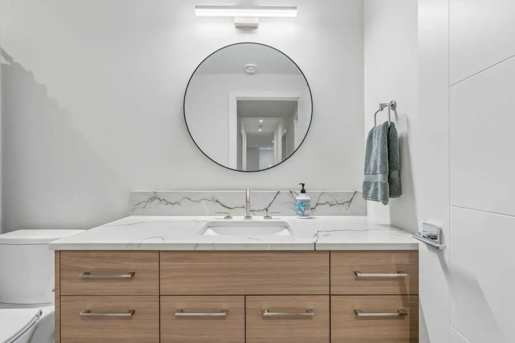 78 Valour Circle SW Calgary AB T3E 7W4