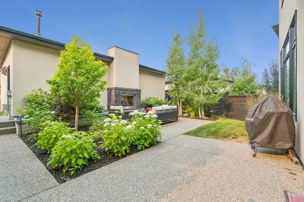 78 Valour Circle SW Calgary AB T3E 7W4