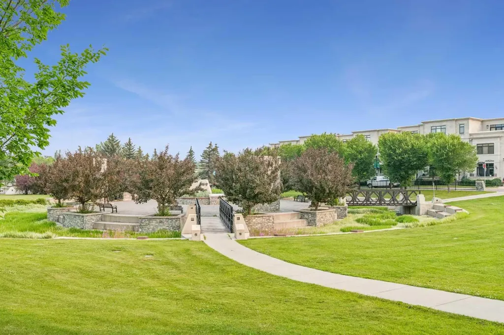 78 Valour Circle SW Calgary AB T3E 7W4