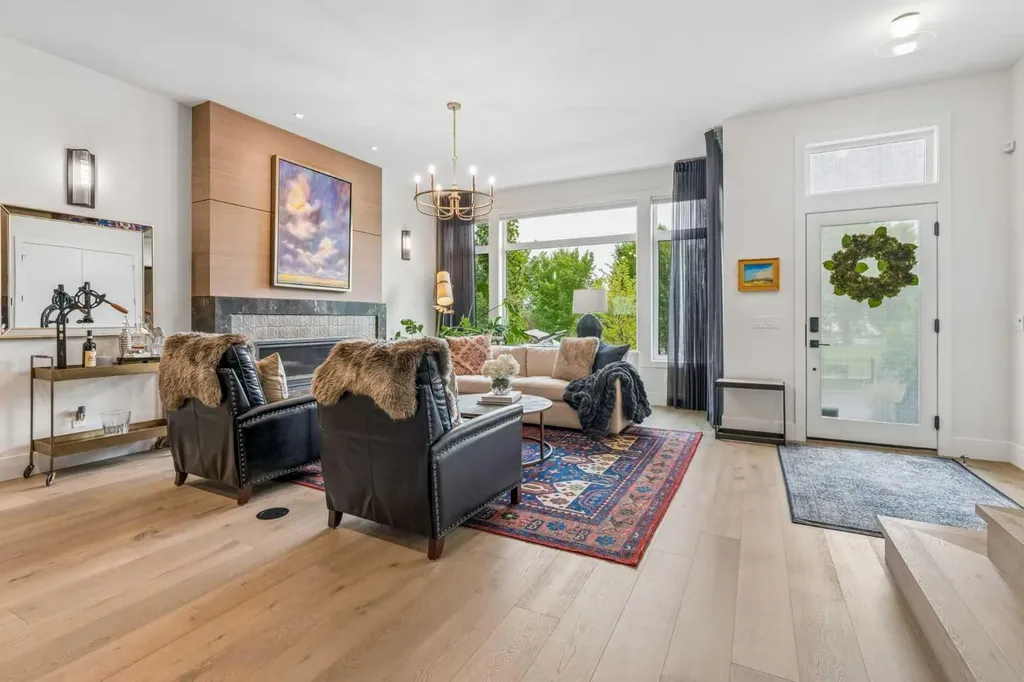 78 Valour Circle SW Calgary AB T3E 7W4