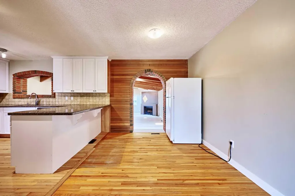 4820 49 Avenue NW Calgary AB T3B1E2
