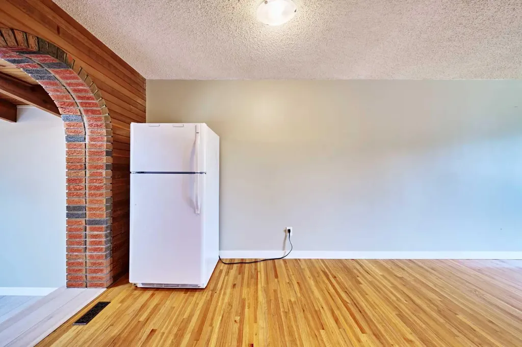 4820 49 Avenue NW Calgary AB T3B1E2