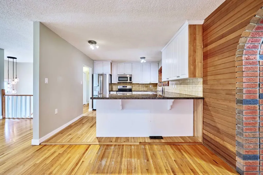 4820 49 Avenue NW Calgary AB T3B1E2
