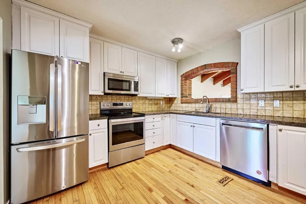 4820 49 Avenue NW Calgary AB T3B1E2