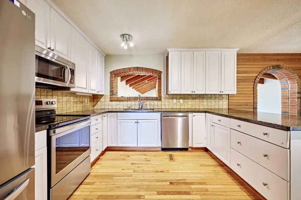 4820 49 Avenue NW Calgary AB T3B1E2