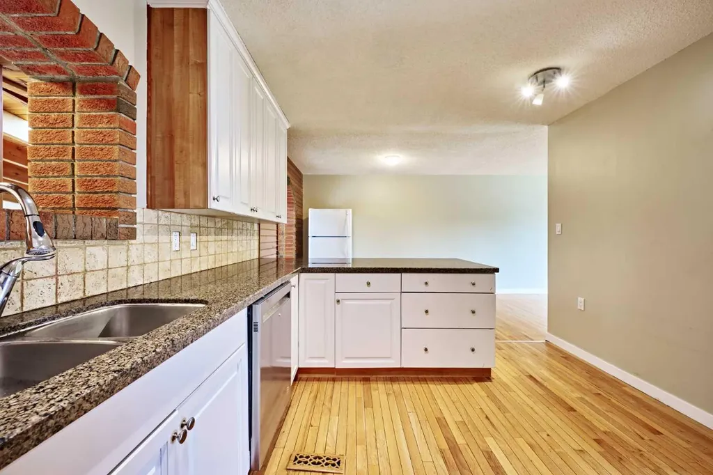 4820 49 Avenue NW Calgary AB T3B1E2