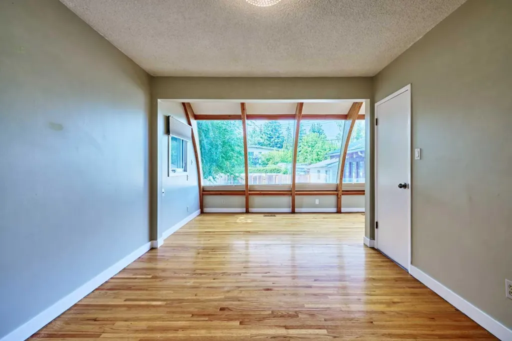 4820 49 Avenue NW Calgary AB T3B1E2