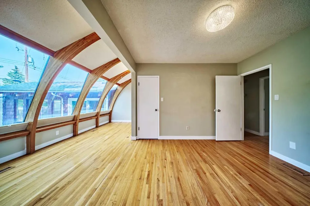 4820 49 Avenue NW Calgary AB T3B1E2