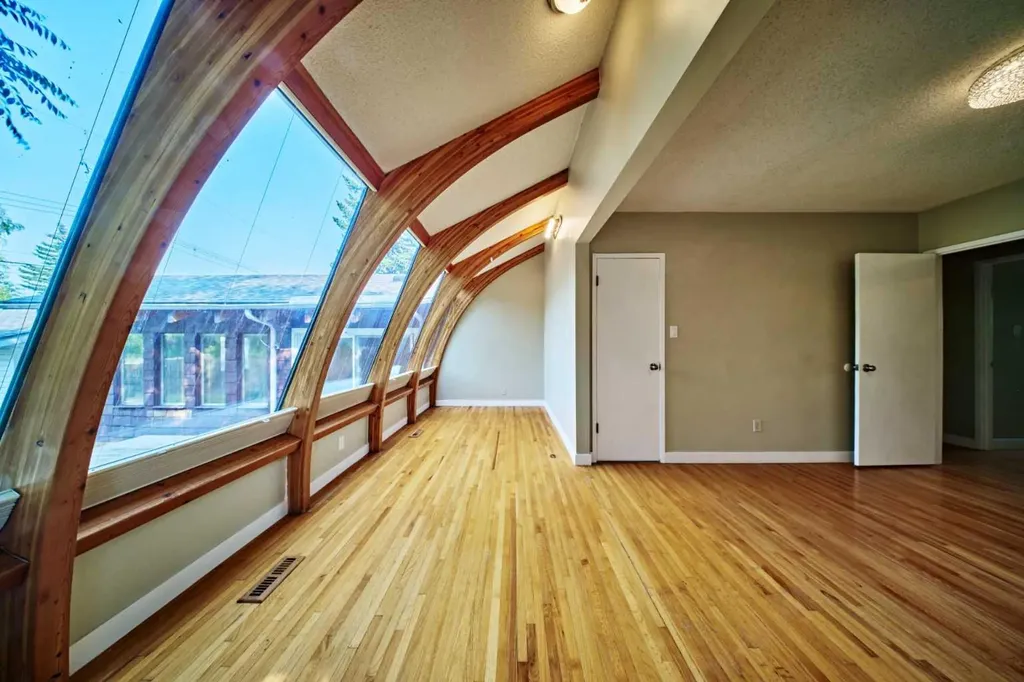 4820 49 Avenue NW Calgary AB T3B1E2