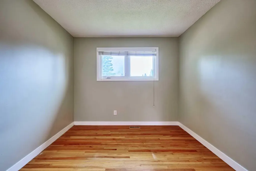 4820 49 Avenue NW Calgary AB T3B1E2