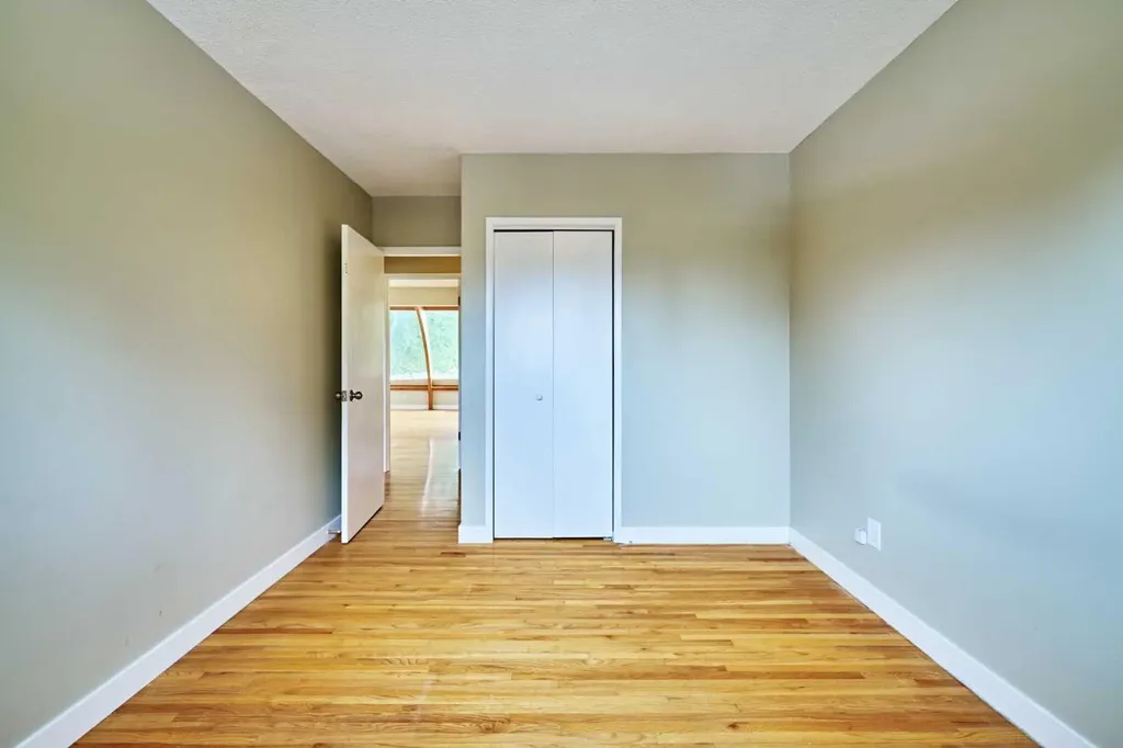 4820 49 Avenue NW Calgary AB T3B1E2