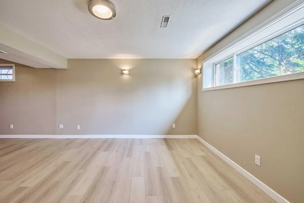 4820 49 Avenue NW Calgary AB T3B1E2
