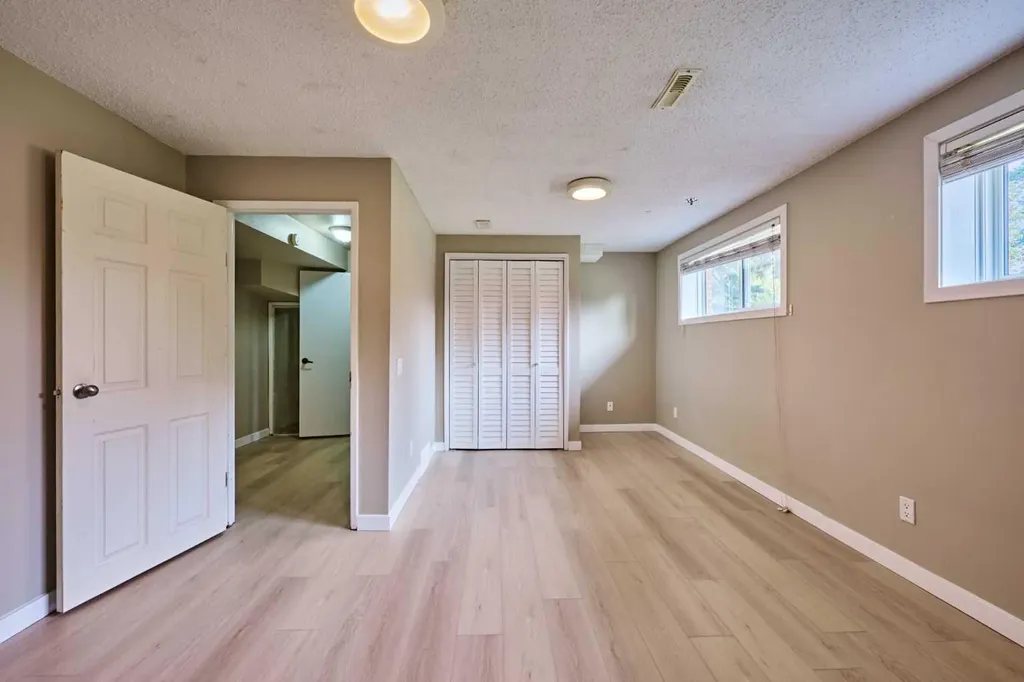 4820 49 Avenue NW Calgary AB T3B1E2
