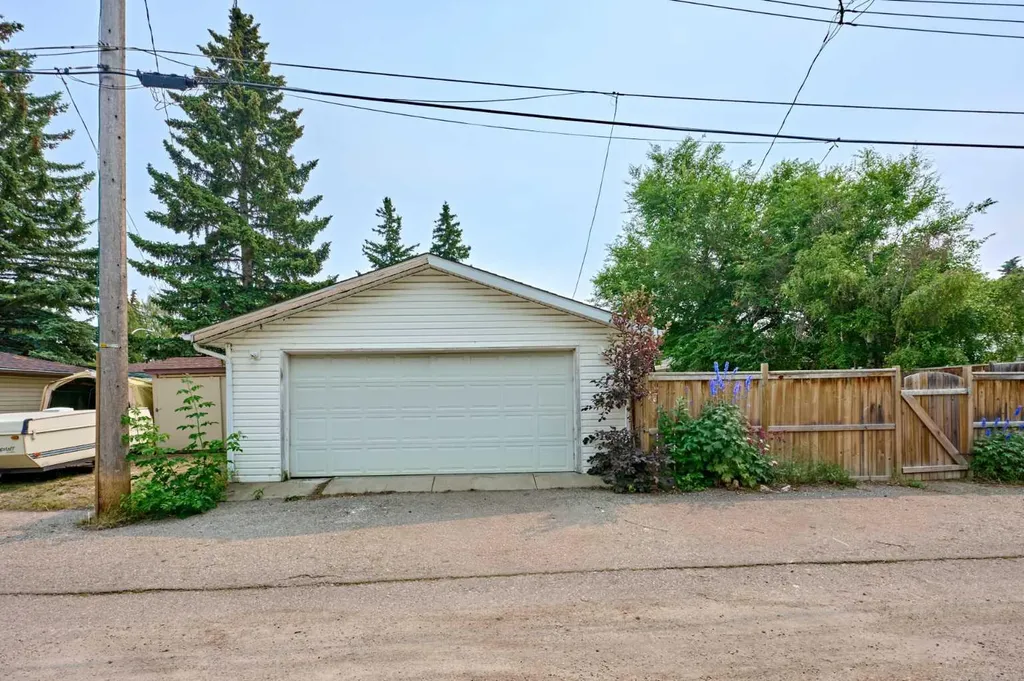 4820 49 Avenue NW Calgary AB T3B1E2