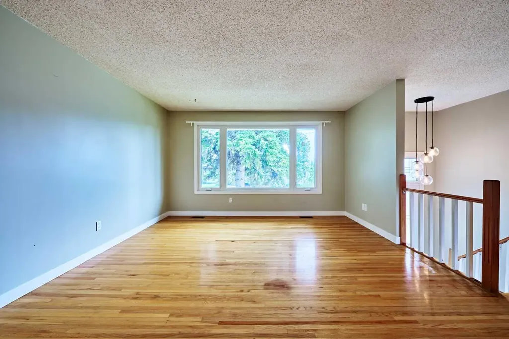 4820 49 Avenue NW Calgary AB T3B1E2