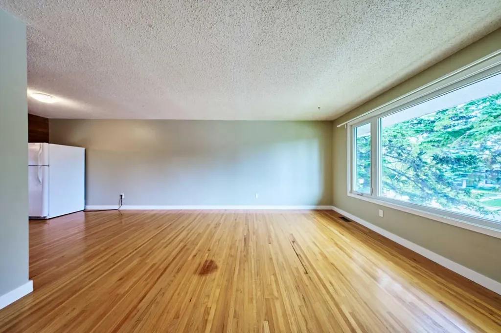 4820 49 Avenue NW Calgary AB T3B1E2