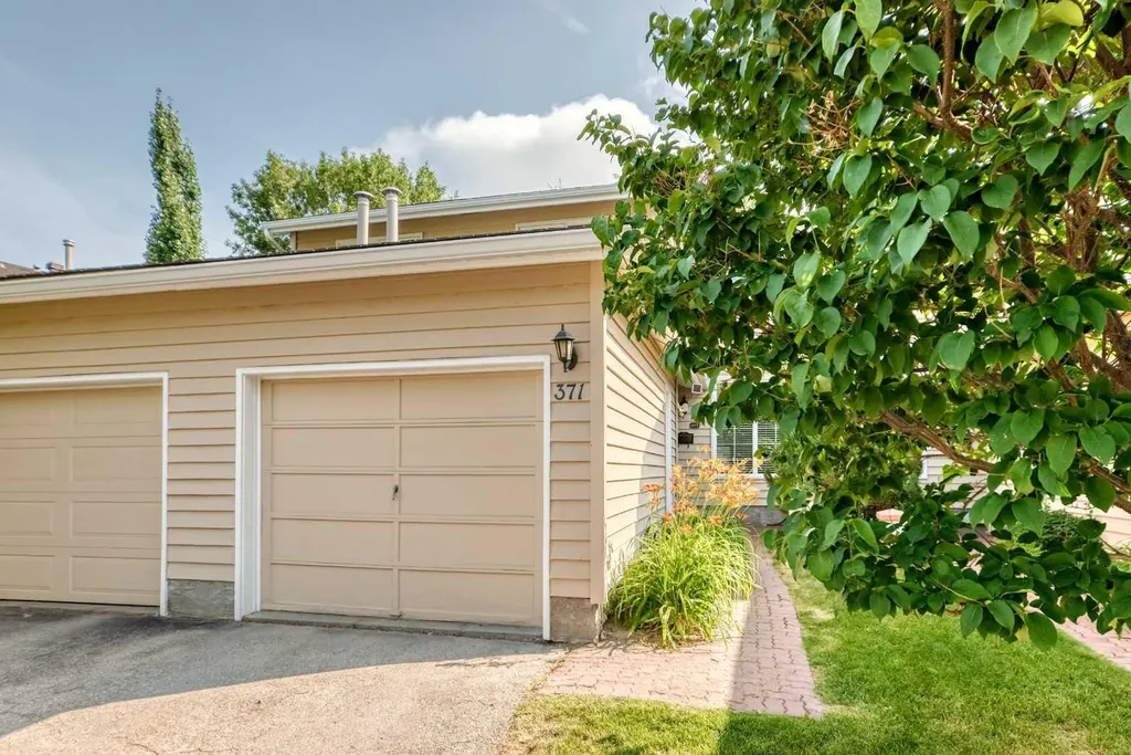 371 Point Mckay Gardens NW Calgary AB T3B 5C1