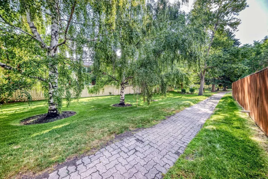 371 Point Mckay Gardens NW Calgary AB T3B 5C1