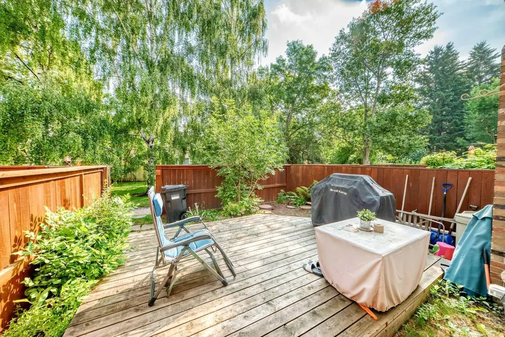 371 Point Mckay Gardens NW Calgary AB T3B 5C1