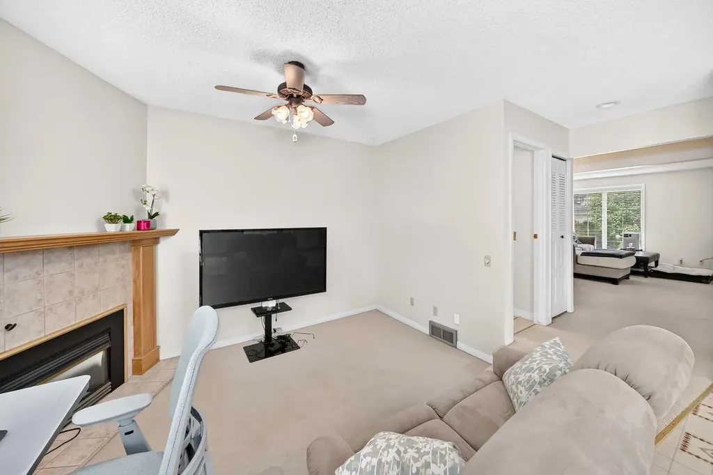 371 Point Mckay Gardens NW Calgary AB T3B 5C1