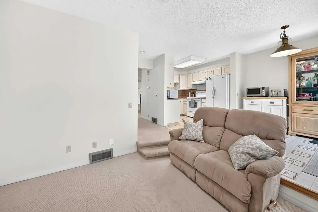 371 Point Mckay Gardens NW Calgary AB T3B 5C1