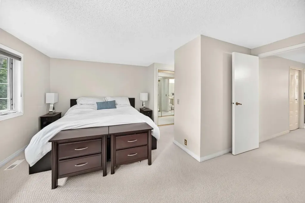 371 Point Mckay Gardens NW Calgary AB T3B 5C1