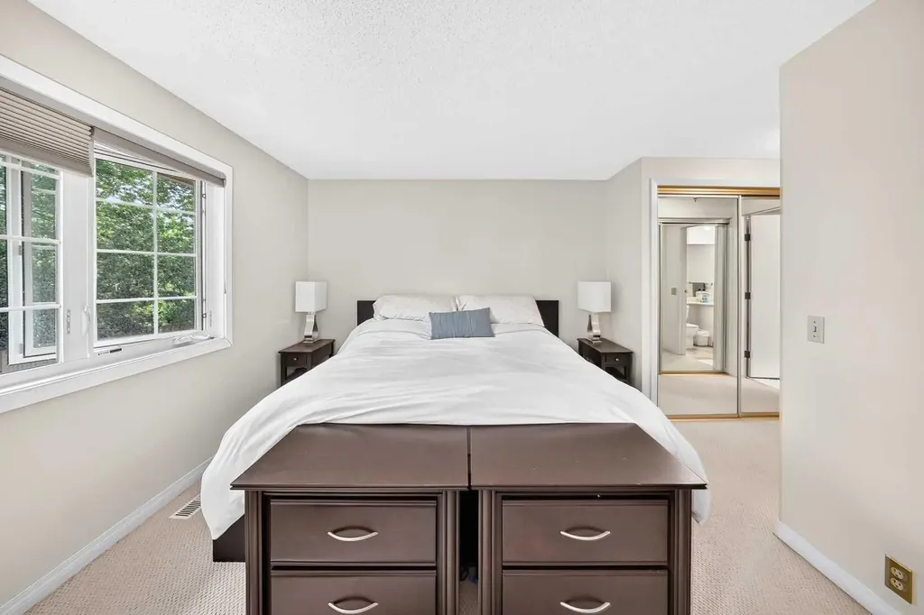371 Point Mckay Gardens NW Calgary AB T3B 5C1