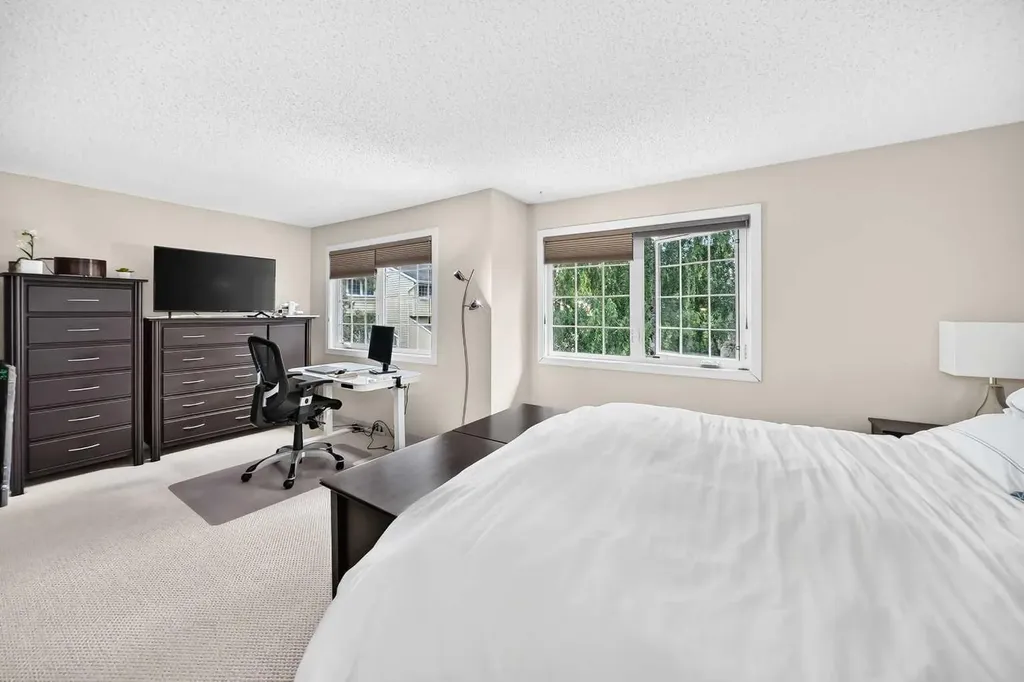 371 Point Mckay Gardens NW Calgary AB T3B 5C1