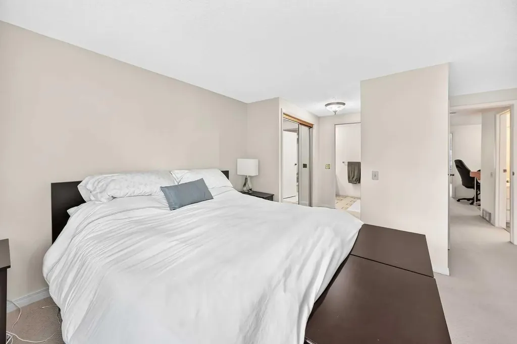 371 Point Mckay Gardens NW Calgary AB T3B 5C1