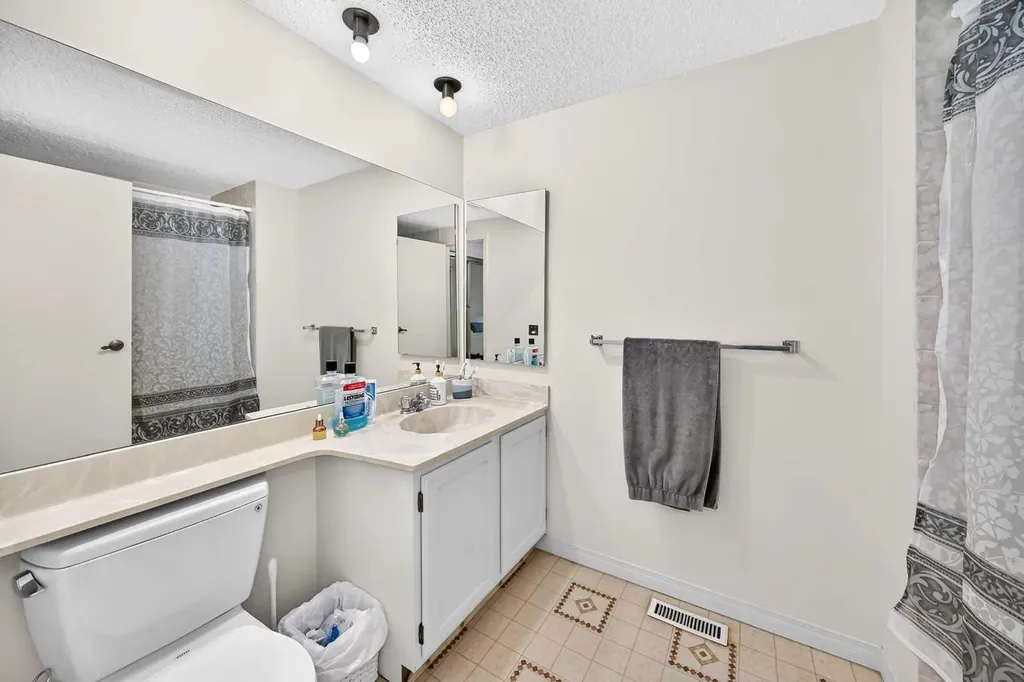 371 Point Mckay Gardens NW Calgary AB T3B 5C1