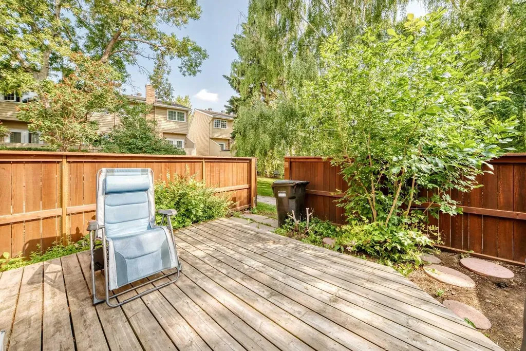 371 Point Mckay Gardens NW Calgary AB T3B 5C1