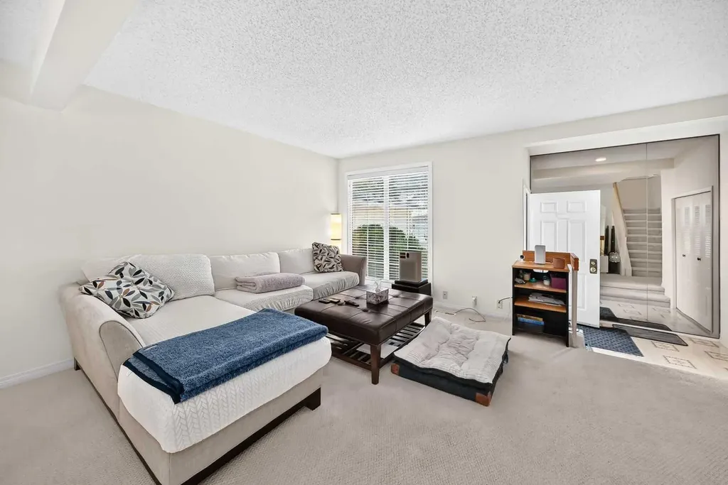 371 Point Mckay Gardens NW Calgary AB T3B 5C1