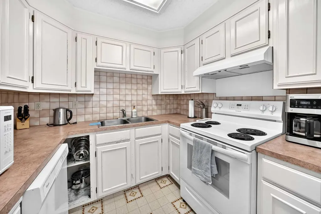 371 Point Mckay Gardens NW Calgary AB T3B 5C1