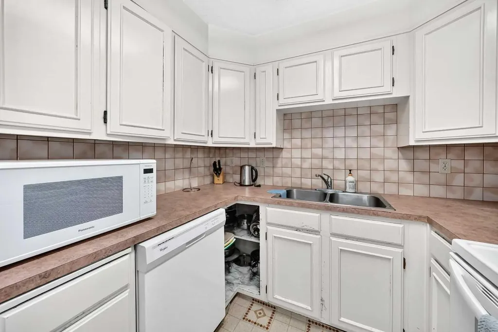 371 Point Mckay Gardens NW Calgary AB T3B 5C1
